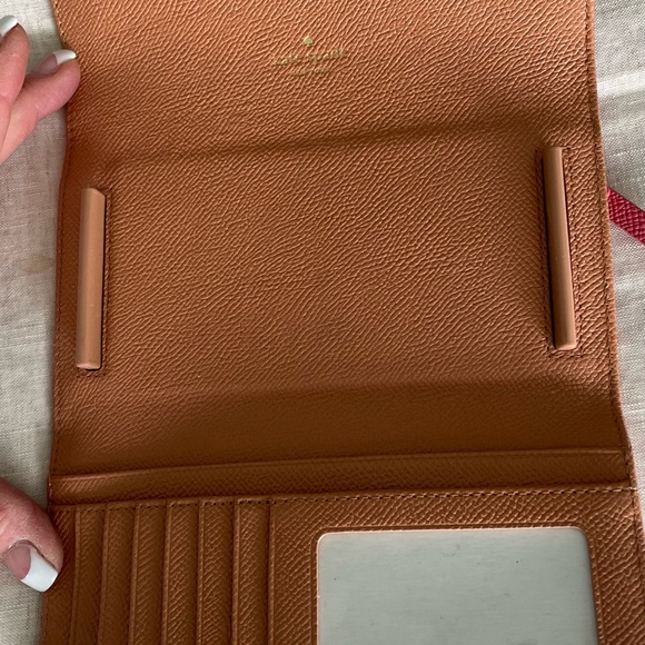 Kate Spade scalloped N183 phone wallet. - Picture 4 of 6